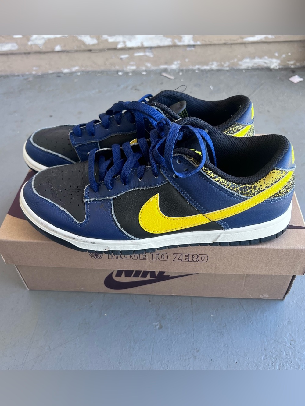 Nike Dunk Low Vintage Michigan FZ4014-010 Navy Black Yellow Sneakers Size 8.5